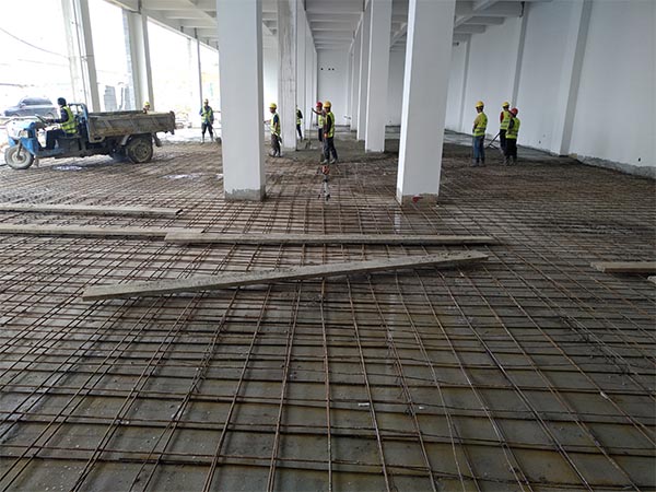 济南翰林建筑装饰工程有限公司承建的济南市应急救援综合训练基地一期项目耐磨地坪正式开工！