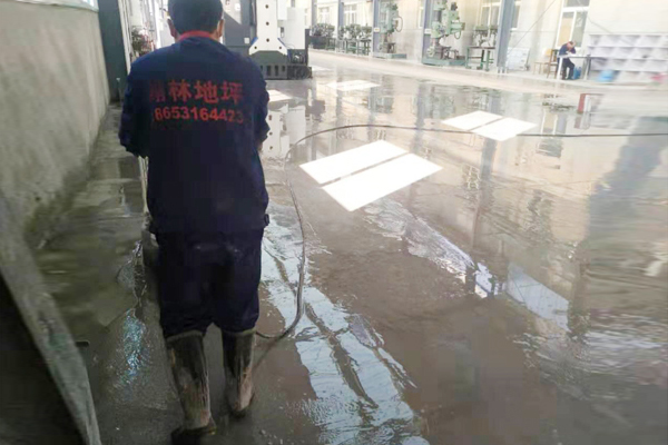 济南翰林建筑装饰工程有限公司承建的某出口型大型锻造企业西卡固化剂项目顺利开工